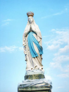 Panna Marie s růžencem (Lurdy)
